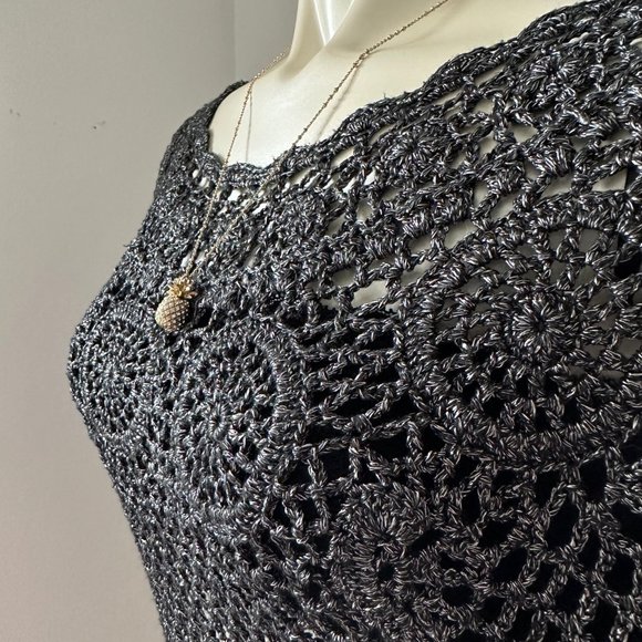 Suzy Shier | Stretch Crochet Mesh Knit Tunic Top (Grey, Small) - Picture 3 of 9